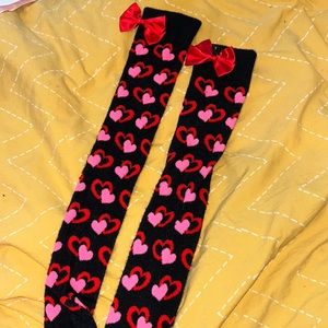 OVER THE KNEE socks~ BLACK W PINK  HEARTS.. think VALENTINE DAY